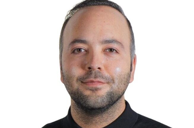 Valu معتز لطفي