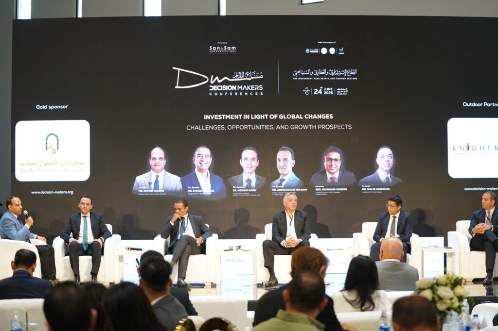 خبراء: الصناعة والتكنولوجيا والسياحة تقود فرص النمو في مصر رغم التقلبات العالمية