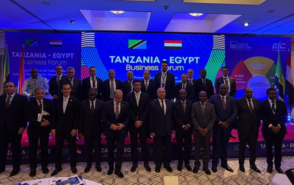 مستثمرون مصريون يوقعون اتفاقيات لإقامة مصانع بمدينة السويدي الصناعية في تنزانيا
