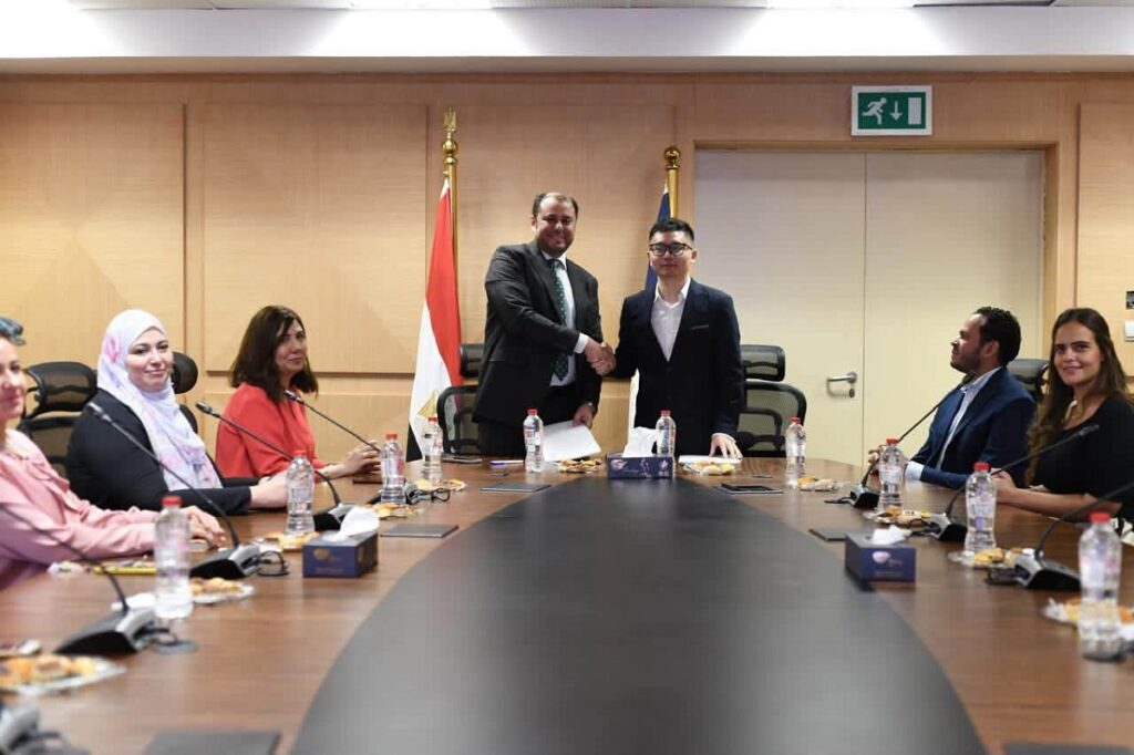 وزارة السياحة والآثار توقع مذكرة تفاهم مع «vivo» لإتاحة دورات تدريبية مجانية عبر «EgTAP»